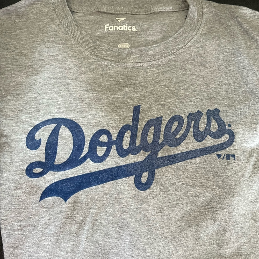 Brand New FANATICS LOS ANGELES DODGERS Gray Long Sleeve Shirt Size Large
